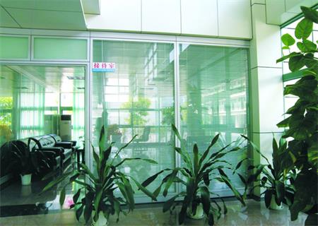 辦公室活動(dòng)屏風(fēng)隔斷